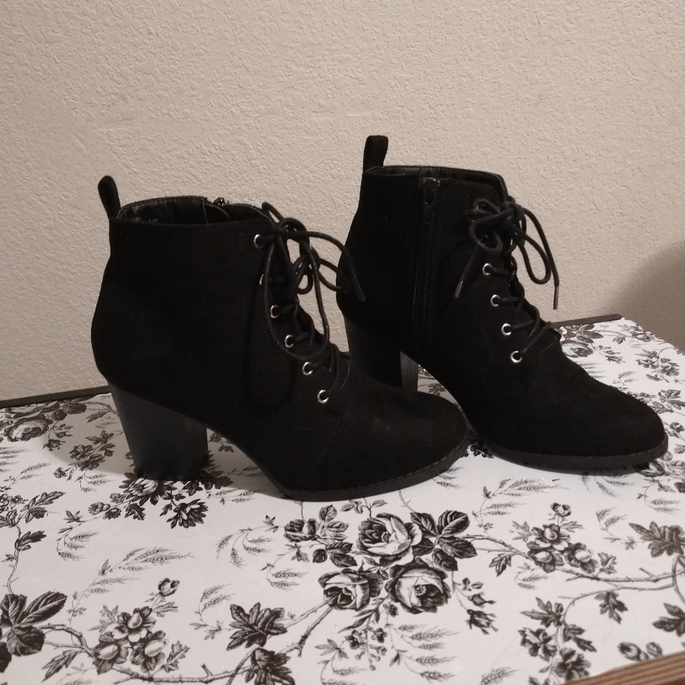 Short heel boot's